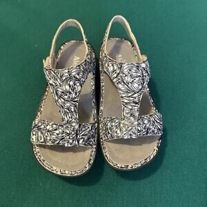 Alegria by PG Lite T-Strap Wedge Black & White Floral Sandals EU 38 /8